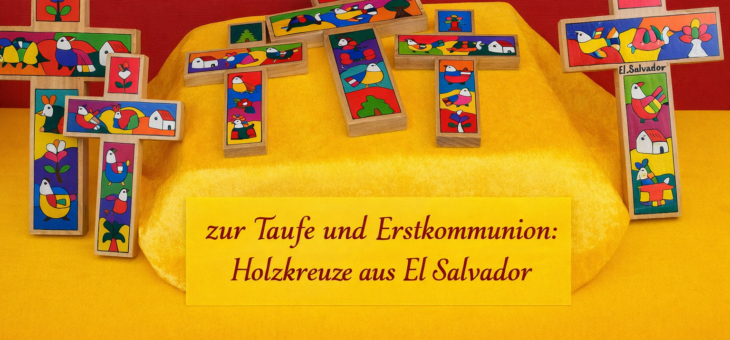 Bunte Holzkreuze im Eine-Welt-Laden  